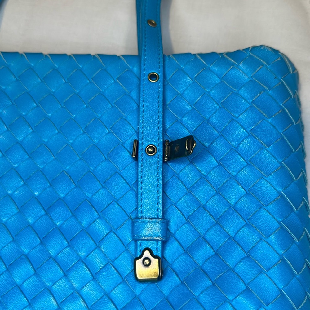 Authentic Bottega Veneta intrecciato Leather blue tote. Luxury Shoulder bag - Picture 16 of 16